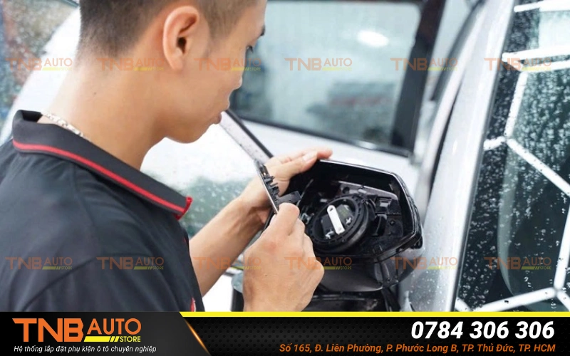 Gập gương Limo Green MCD91 tích hợp khóa zin 23 Quy trình lắp đặt gương gập điện cho VinFast Limo Green đạt chuẩn tại TNB Auto Store
