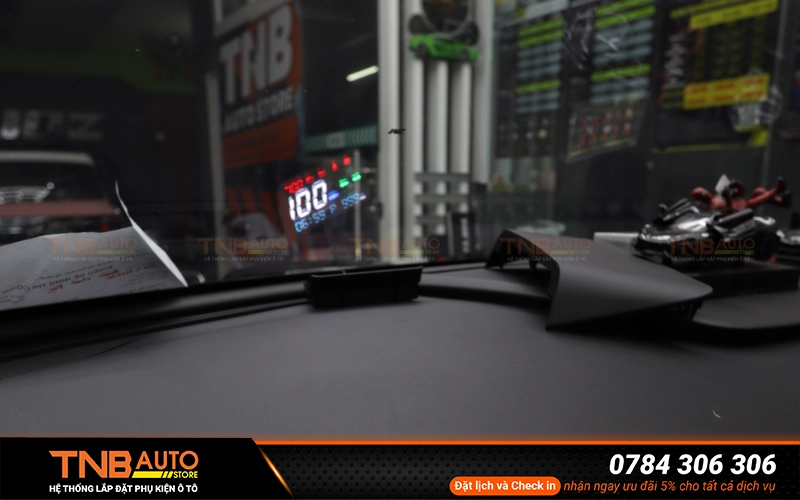 Những vấn đề cần lưu ý khi lắp màn hình HUD kính lái Limo Green để đảm bảo chất lượng và độ bền lâu dài