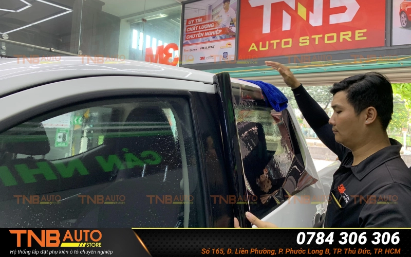 Kinh nghiệm cần biết khi dán phim cách nhiệt Nissan Navara