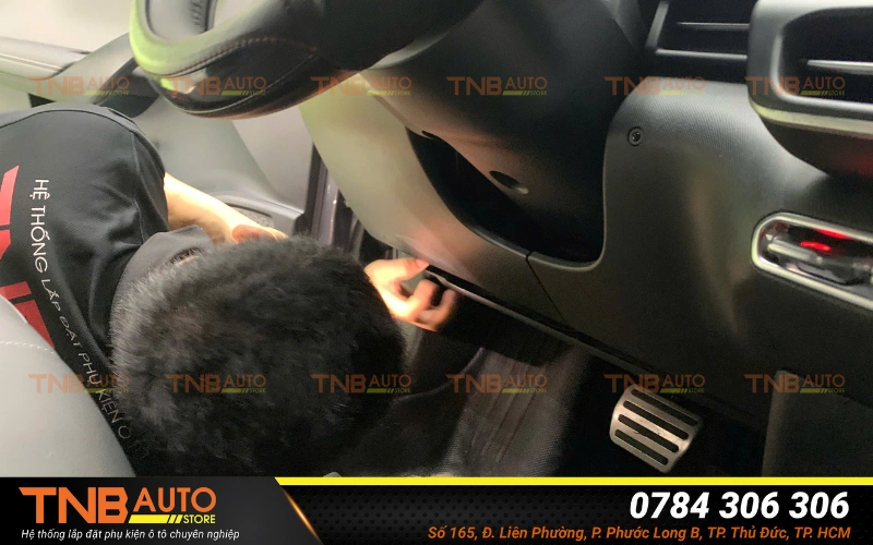 HUD kính lái xe điện Limo Green, giá tốt, bảo hành 36 tháng 19 Thiết bị HUD kính lái Limo Green được thiết kế theo chuẩn cắm jack zin trực tiếp vào cổng OBD của xe