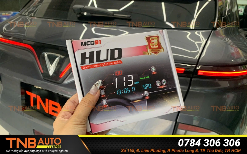 HUD kính lái xe điện Limo Green, giá tốt, bảo hành 36 tháng 21 Hệ thống lắp đặt phụ kiện ô tô TNB Auto Store là địa chỉ lắp HUD kính lái cho VinFast Limo Green giá tốt và chất lượng tại khu vực TP. HCM