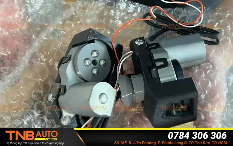 Xoay ngang gương VF3, mở rộng góc nhìn - Tích hợp gập gương tự động 15 Hệ thống lắp đặt phụ kiện ô tô TNB Auto Store là địa chỉ uy tín tại TP. HCM chuyên lắp đặt xoay ngang gương tích hợp gập điện cho VinFast VF3