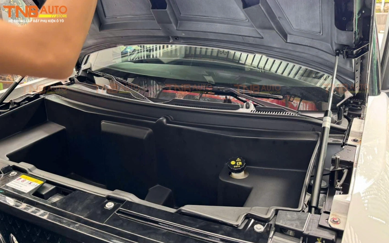 Thi công lắp cốp trước VF3 tại Hệ thống TNB Auto