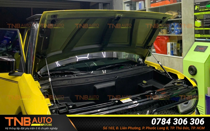 Cốp mở cơ VF3 VTRUK chuẩn form xe rộng rãi với nhiều cải tiến thông minh như cơ chế mở 1 lẫy, ty thủy lực chuyên dụng, chất liệu composite chống cháy bền bỉ