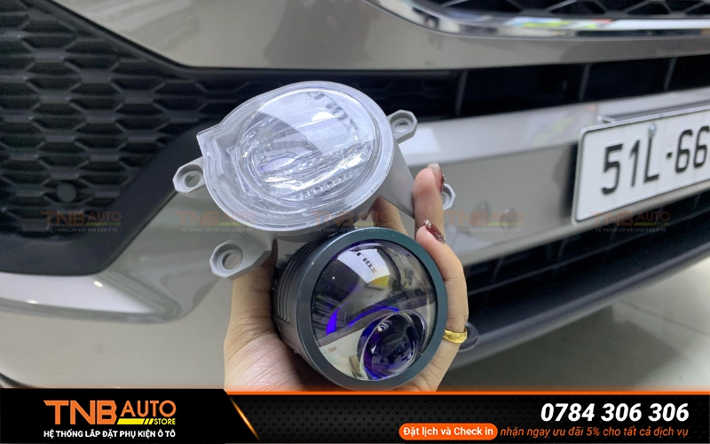 Độ bi gầm cho Toyota Innova Cross cực sáng, lắp chuẩn zin 10 Loại bi gầm 2 inch được thiết kế tương thích với kích thước nguyên bản của Toyota Innova Cross, tăng sáng nhưng vẫn giữ trọn thiết kế zin