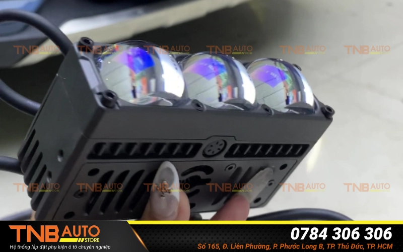 Độ bi gầm cho Toyota Innova Cross cực sáng, lắp chuẩn zin 3 Đèn trợ sáng HCLight TS-V3 cho Toyota Innova Cross