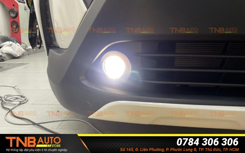 Độ bi gầm cho Toyota Innova Cross cực sáng, lắp chuẩn zin 5 TNB Auto Store - Địa chỉ độ bi gầm xe Toyota Innova Cross cực sáng, lắp chuẩn zin tại khu vực TP. Hồ Chí Minh