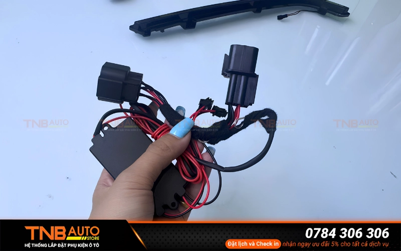 Led cánh chim trước Limo Green tại TNB Auto được thiết kế chuẩn theo form xe lắp cắm giắc zin 