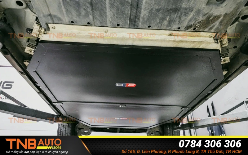 Tấm ốp bảo vệ pin xe Vinfast VFe34 cứng cáp, chịu lực tốt 11 Lắp tấm ốp bảo vệ pin xe Vinfast VFe34 là phụ kiện quan trọng giúp chống va đập, giữ pin bền bỉ và ổn định