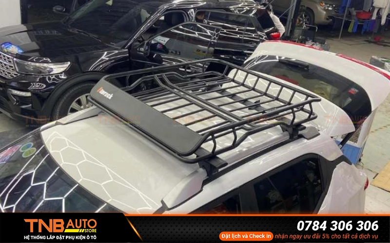 Lắp baga nóc VF5 thiết kế chắc chắn, tải trọng lớn giúp mở rộng không gian chở đồ cồng kềnh