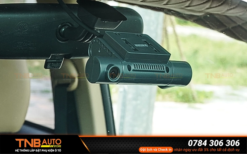 Camera hành trình Navicom X5-3CH là dòng camera hành trình cao cấp thuộc phân khúc giám sát thông minh được trang bị hệ thống 3 camera độc lập