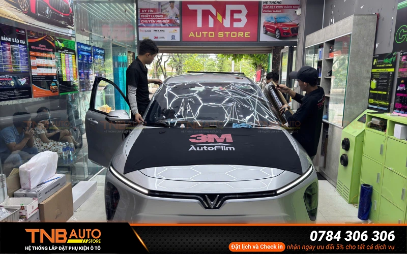 Dán phim cách nhiệt 3M Limo Green chính hãng giảm nhiệt hiệu quả mà vẫn giữ được độ trong suốt cho kính