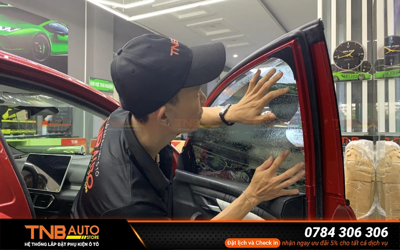 Dán phim cách nhiệt 3M Limo Green chính hãng | Giá tốt 21 Dán phim cách nhiệt 3M cho kính sườn của xe Limo Green