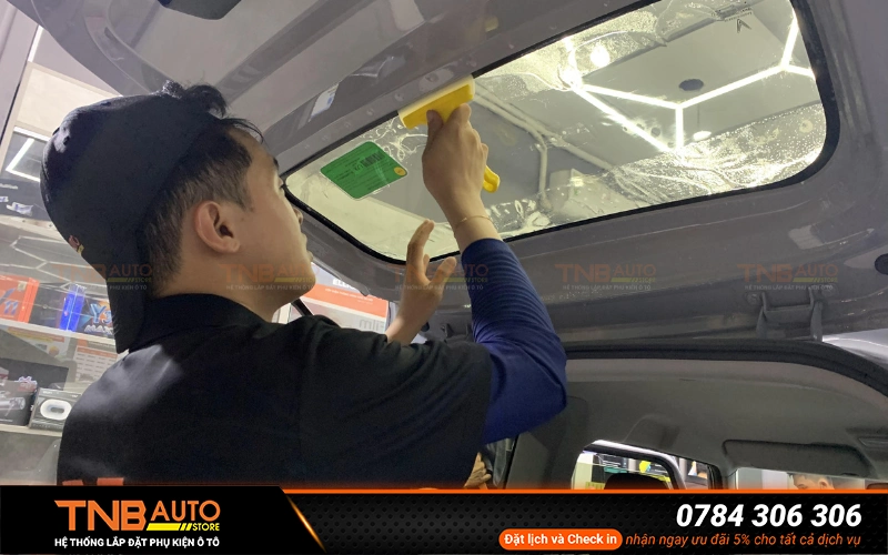 Dán phim cách nhiệt 3M Limo Green chính hãng | Giá tốt 24 Dán phim cách nhiệt 3M cho kính hậu của xe Limo Green