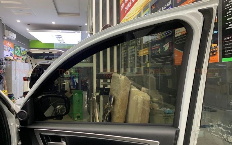 Dán phim cách nhiệt Hyundai Kona giá tốt, bảo hành trọn đời 10