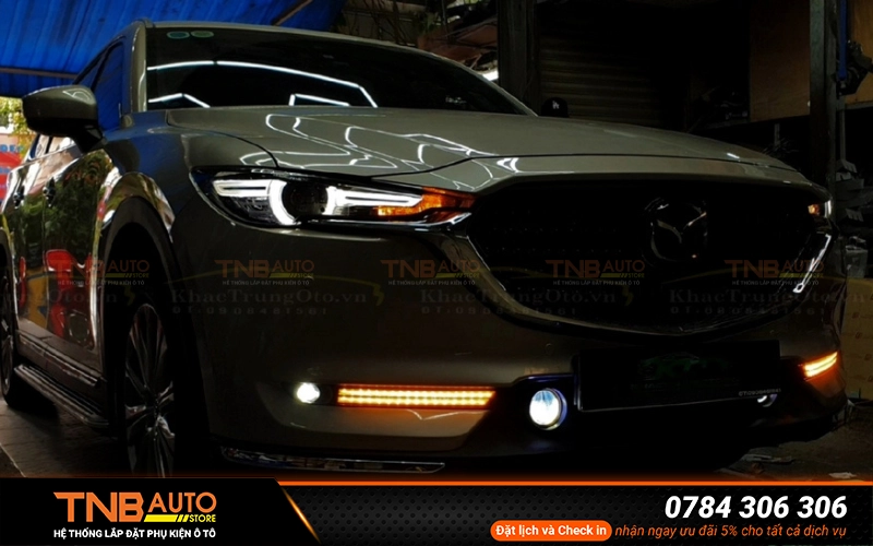 Kinh nghiệm lắp đèn bi gầm Mazda CX-8 siêu sáng, chuẩn zin 6 Thay đèn bi gầm góc chiếu thấp và cắt sáng rõ ràng giúp ánh sáng không hắt vào tầm mắt xe đối diện, tránh gây chói lóa