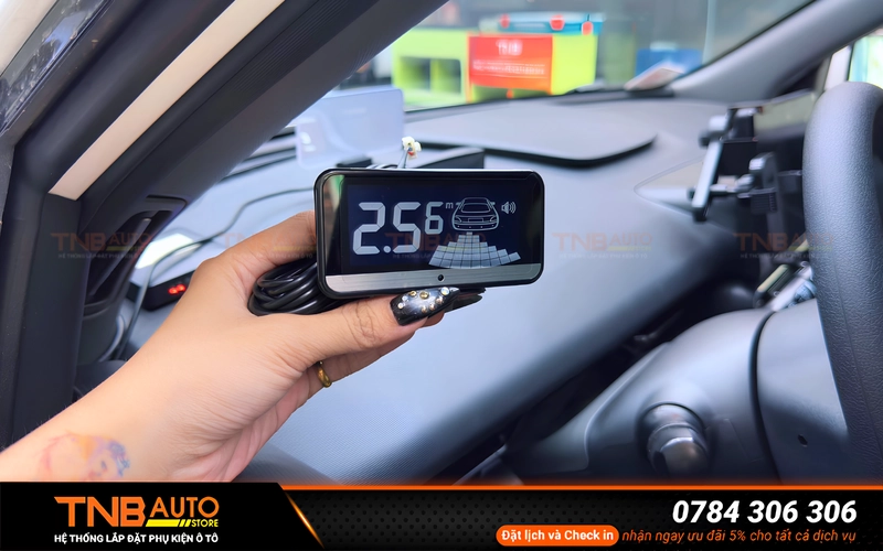 Lắp cảm biến va chạm Vinfast Limo Green trước sau 36 Tùy loại cảm biến va chạm cho xe Limo Green có kèm màn hình hiển thị cực sắc nét