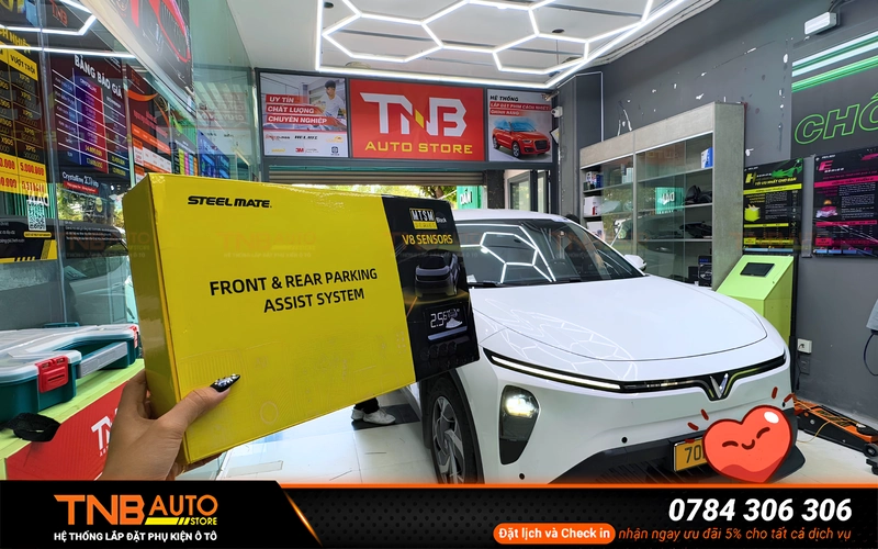 Lắp cảm biến va chạm Vinfast Limo Green trước sau 35 Bộ cảm biến va chạm dành cho VinFast Limo Green được thiết kế nhằm theo dõi khoảng cách cả phía trước và phía sau giúp người lái kiểm soát không gian quanh xe chính xác hơn khi di chuyển hoặc đỗ xe