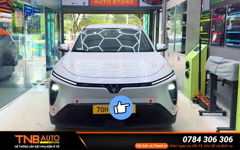 Lắp cảm biến va chạm Vinfast Limo Green trước sau 38 Đầu xe Limo Green sau khi lắp cảm biến va chạm