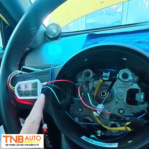 Lắp cụm phím vô lăng Vinfast Limo Green cắm giắc chuẩn zin 11 Lắp cụm phím vô lăng Vinfast Limo Green cắm giắc chuẩn zin 11