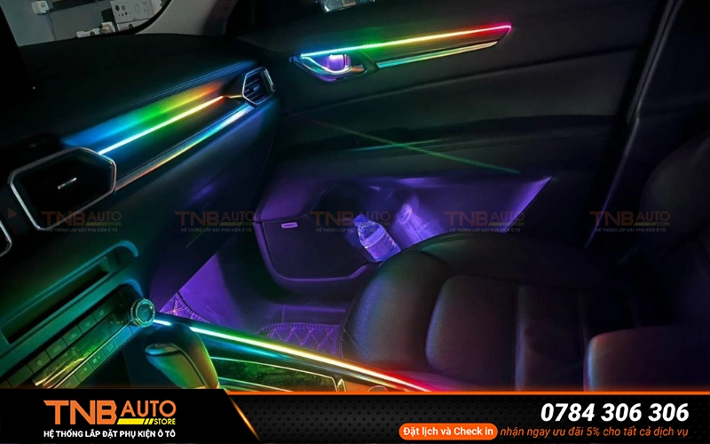 Led nội thất Limo Green hiệu ứng độc đáo, cực hút mắt 17 Hệ thống lắp đặt phụ kiện ô tô TNB Auto Store là địa chỉ chuyên lắp đèn LED nội thất cho VinFast Limo Green uy tín tại TP.HCM