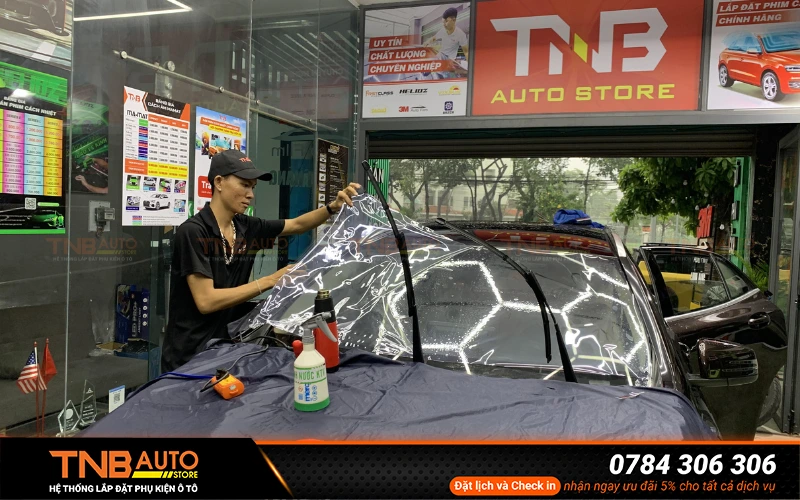 Dán phim cách nhiệt cho Mercedes GLA 250 được xem là một trong những hạng mục quan trọng nhất khi bàn giao xe mới