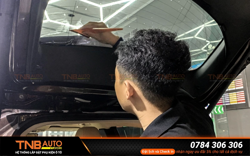 Quy trình phim chống nóng Mercedes GLA 250 đạt chuẩn