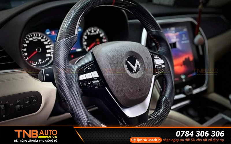 Bọc vô lăng VF6 giúp khoang lái trở nên sang trọng, tinh tế và thể hiện phong cách riêng của chủ xe
