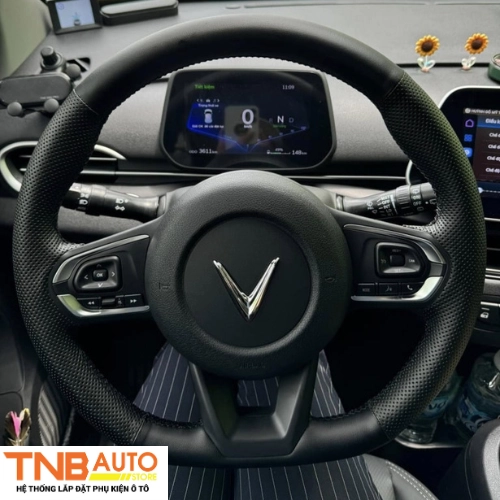 Bọc vô lăng Vinfast VF5 thể thao, chống bám bẩn 6 Bọc vô lăng Vinfast VF5 thể thao chống bám bẩn 2