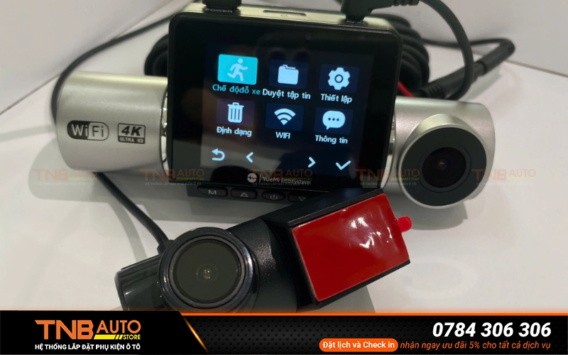 Camera hành trình 3 mắt YUEMI Q5 là mẫu camera hành trình ô tô thế hệ mới được thiết kế dành cho người dùng cần góc nhìn toàn diện và khả năng ghi hình ổn định