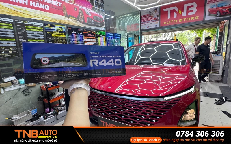 Camera hành trình gương VIETMAP R440 tích hợp tính năng cảnh báo giao thông bằng giọng nói