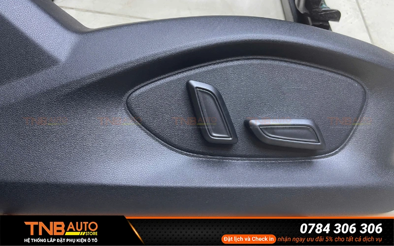 Cơ cấu ghế chỉnh điện Vinfast VF3 TBase lắp zin, giá tốt 9 Sau khi được lắp đặt cơ cấu chỉnh điện TBase ghế ngồi của VinFast VF3 vẫn giữ nguyên thiết kế zin nhưng được nâng cấp thêm tính năng chỉnh điện