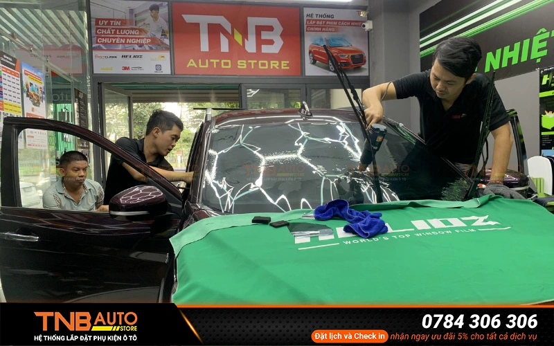 Danh sách các phụ kiện Suzuki Ertiga nên lắp ngay 11 Dán phim cách nhiệt Suzuki Ertiga giải pháp chống nóng thiết thực cho khoang lái rộng