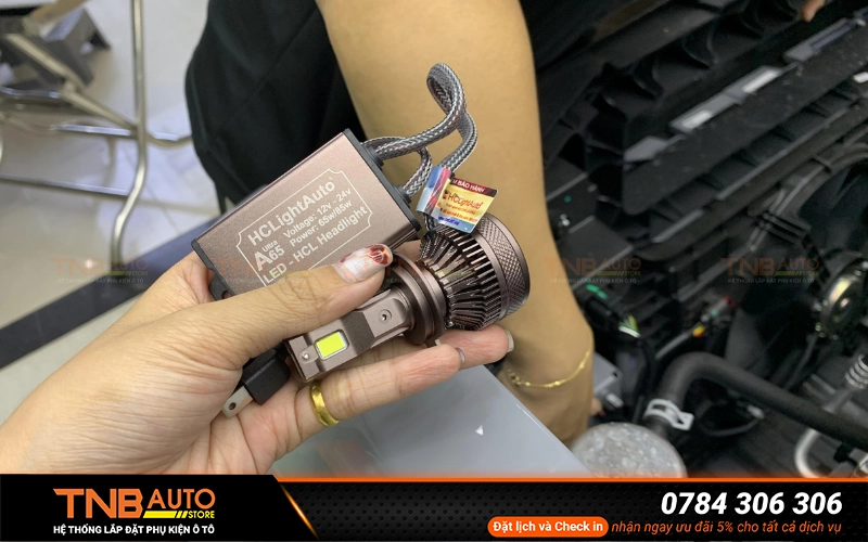 Danh sách các phụ kiện Suzuki Ertiga nên lắp ngay 13 Thay bóng led đèn pha Suzuki Ertiga giúp tăng sáng nhanh, đơn giản