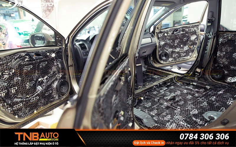 Danh sách các phụ kiện Suzuki Ertiga nên lắp ngay 16 Dán cách âm cho Suzuki Ertiga hạn chế tiếng ồn, yên tĩnh hơn