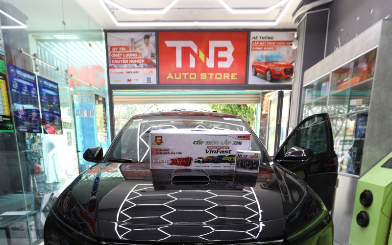 Hệ thống TNB Auto trở thành nhà phân phối MCD91 14 TNB Auto thi công lắp cốp điện, HUD MCD91 cho xe Limo Green