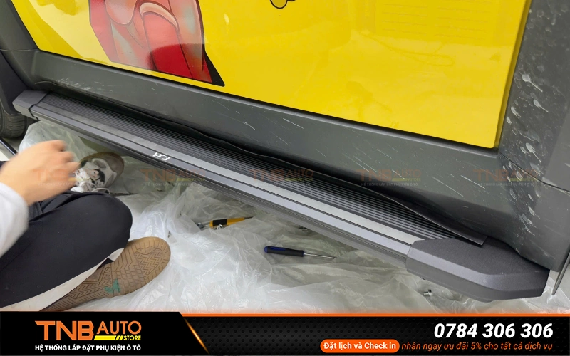 Lắp bệ bước chân Vinfast VF3 lên xuống an toàn thuận tiện 14 Quy trình lắp đặt bệ bước chân lên xuống Vinfast VF3 tại TNB Auto