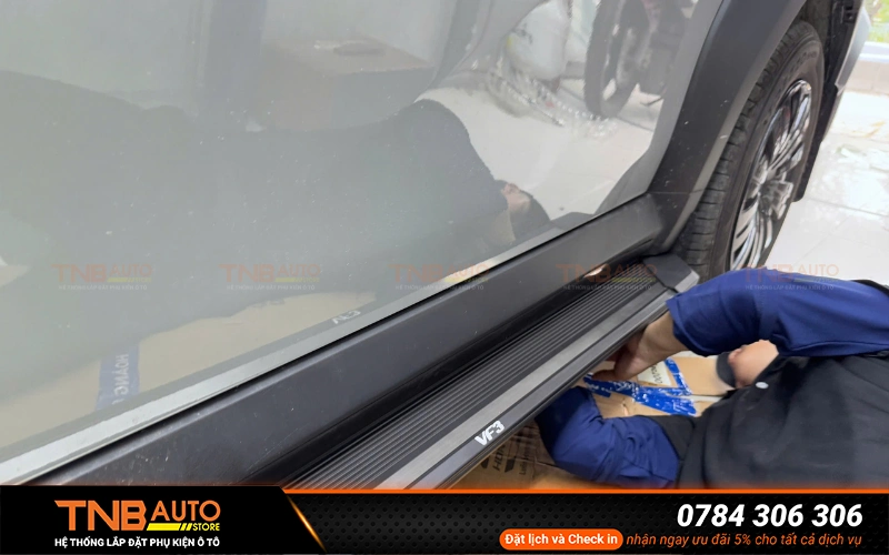 Lắp bệ bước chân Vinfast VF3 lên xuống an toàn thuận tiện 15 Hệ thống TNB Auto - Đơn vị cung cấp và lắp đặt bệ bước chân Vinfast VF3 chất lượng tại khu vực TP. HCM