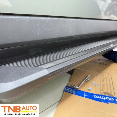 Lắp bệ bước chân Vinfast VF3 lên xuống an toàn thuận tiện 5