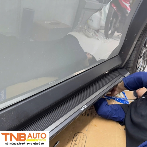 Lắp bệ bước chân Vinfast VF3 lên xuống an toàn thuận tiện 6
