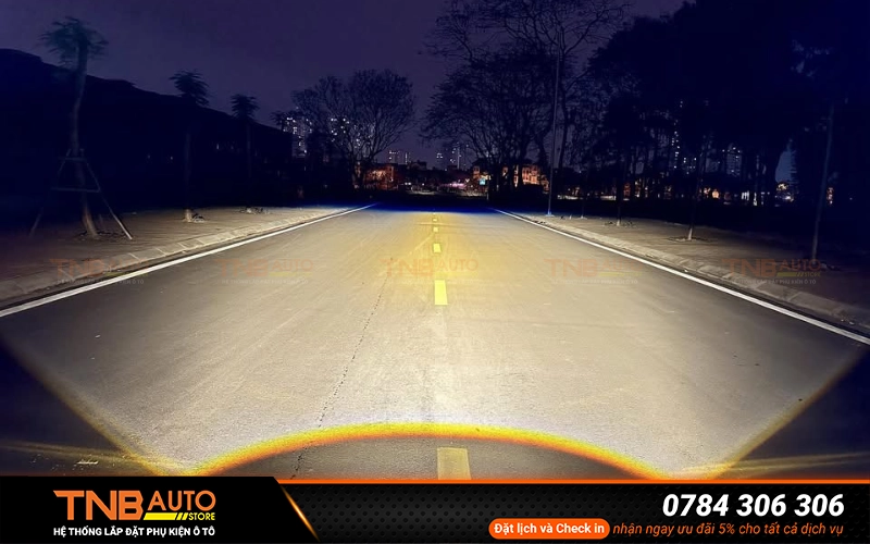 Bi gầm xuyên mưa tốt, ít phản sáng giúp chiếu sáng rõ hơn và an toàn hơn