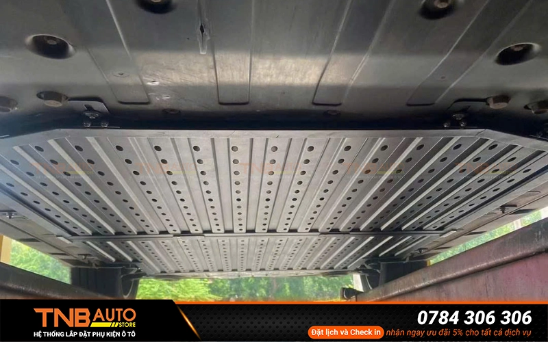 Lắp tấm bảo vệ VinFast EC Van bắt zin không khoan đục 6 Quy trình lắp tấm bảo vệ VinFast EC Van tại hệ thống TNB Auto
