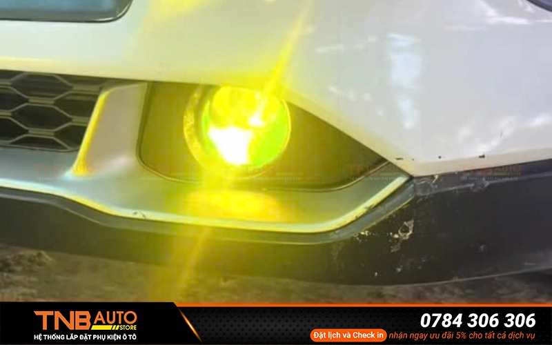 Lắp thêm bi gầm Hyundai Kona tăng sáng, chuẩn zin 12 Chọn địa chỉ lắp bi gầm Hyundai Kona uy tín và chuyên nghiệp để đảm bảo hệ thống điện ổn định, ánh sáng đúng tiêu chuẩn