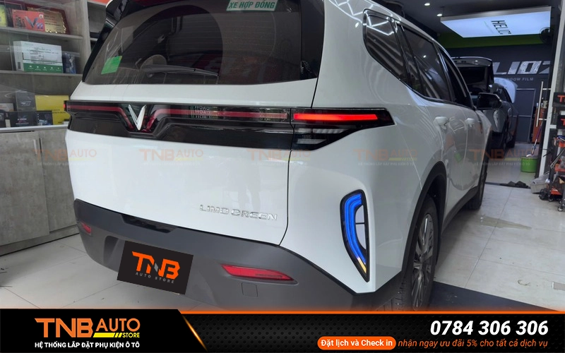 Led cản sau Vinfast Limo Green hiệu ứng đẹp - Lắp zin theo xe 38 Quy trình lắp led cản sau cho xe Limo Green tại Hệ thống TNB Auto