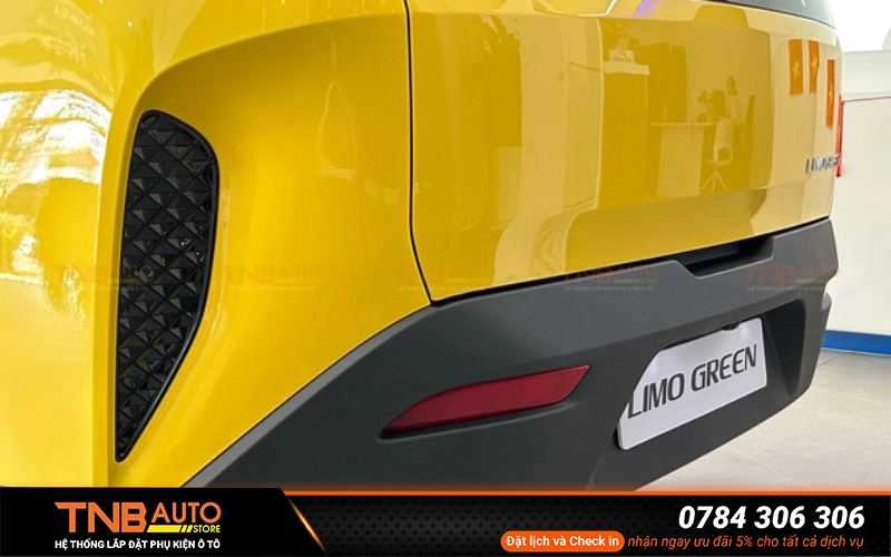 Led cản sau Vinfast Limo Green hiệu ứng đẹp - Lắp zin theo xe 18 Hai chi tiết ốp nhựa nguyên bản ở cản sau bộ sẽ thay bằng cặp đèn led cản sau