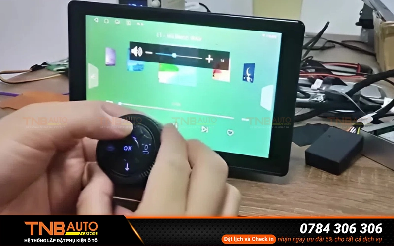 Quy trình lắp đặt màn hình MHU Android Vinfast Limo Green tại TNB Auto