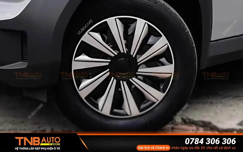 Ốp mâm VinFast Limo Green là phụ kiện trang trí được gắn vào mâm bánh xe, thường làm từ nhựa PP cao cấp hoặc hợp kim nhôm siêu nhẹ
