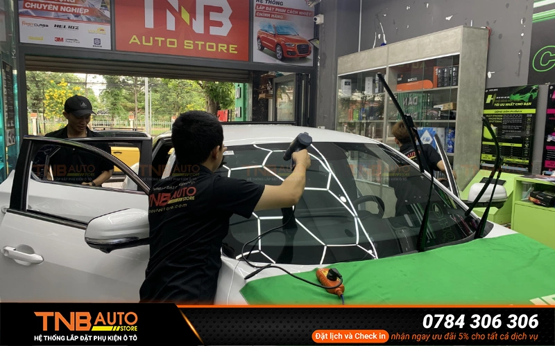 Dán phim cách nhiệt Vinfast Minio Green chống nóng, bảo vệ nội thất xe