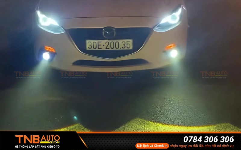 Đèn bi gầm là một trong những phụ kiện nâng cấp Mazda 3 được nhiều chủ xe lựa chọn để cải thiện khả năng chiếu sáng