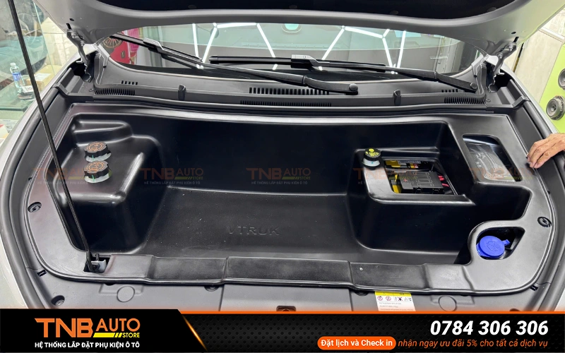 Cốp trước Limo Green mang lại không gian chứa đồ rộng rãi đủ để đựng balo, vali nhỏ, thực phẩm, đồ dùng cá nhân